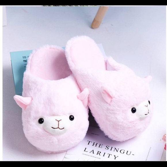 BRAND NEW Pink Plush Alpaca Slippers - Picture 2 of 12